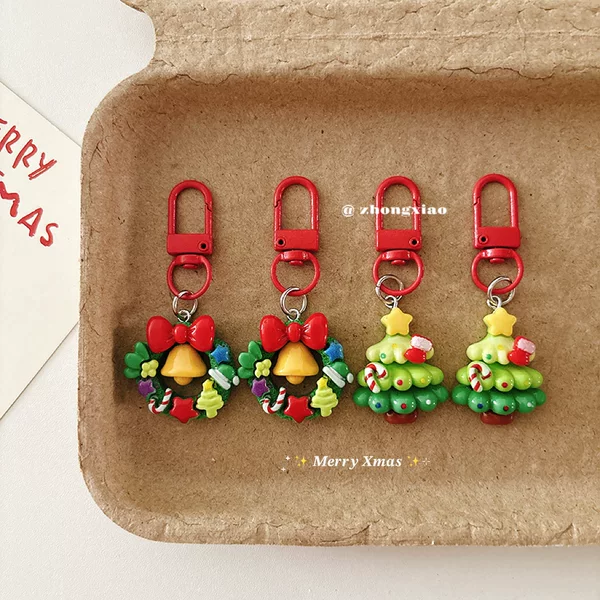 Cute cartoon Christmas wreath, Christmas tree keychain, bag charm, student backpack accessory, small Christmas gift
