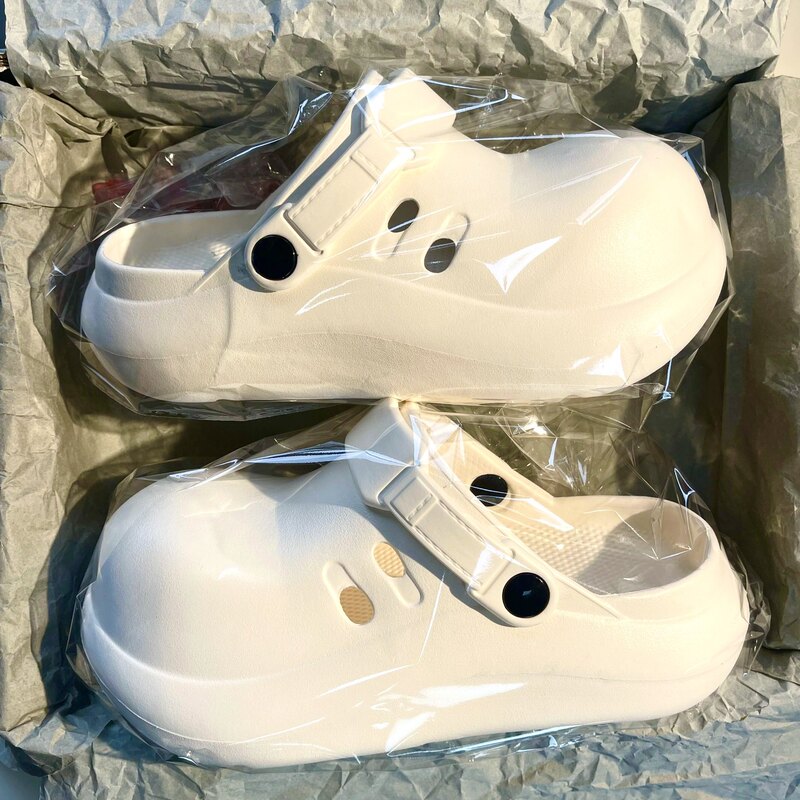 Fan Chengcheng's Same Style Clown Clogs for Women and Men, 2026 New Summer Outdoor Thick-Soled Birkenstock-Style Closed-Toe Sandals Fan Chengcheng's Same Style Clown Clogs for Women and Men, 2026 New Summer Outdoor Thick-Soled Birkenstock-Style Closed-Toe Sandals
