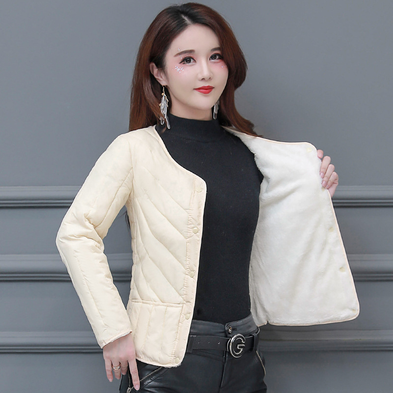 秋冬の羽毛の綿服の女性の内の胆の短い金のカシミヤの厚いお母さんは大きいサイズの中で保温服の中高年のコートを着ます。|undefined