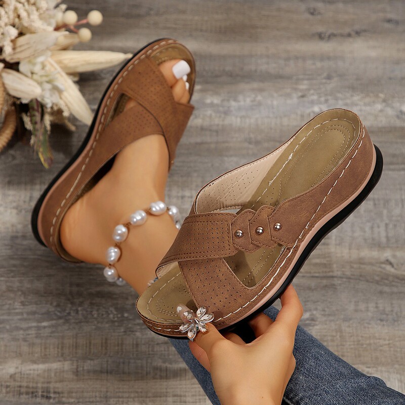 Amazon Cross-border Wedge Flat Casual Slippers Women's 2024 New Cross Belt Solid Color plus size Joker Shoes for Foreign Trade