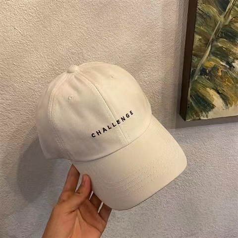 Gorra de béisbol japonesa pequeña letra fresca bordada gorra de pico simple para hombres y mujeres sombrero casual cara de aspecto pequeño sombrero de pareja de estilo de Hong Kong