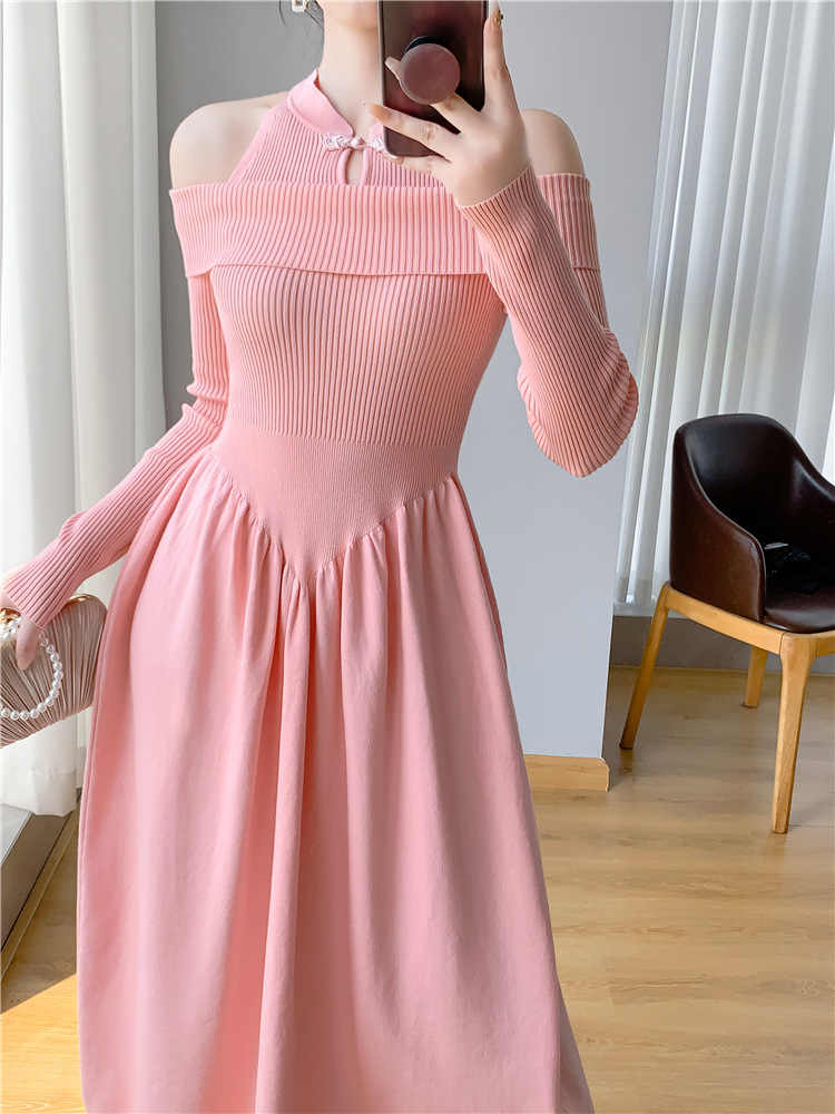 Collection automne/hiver 2024 : Cheongsam deux pièces de style chinois revisité, à porter avec un manteau et une robe en maille._voghion.com