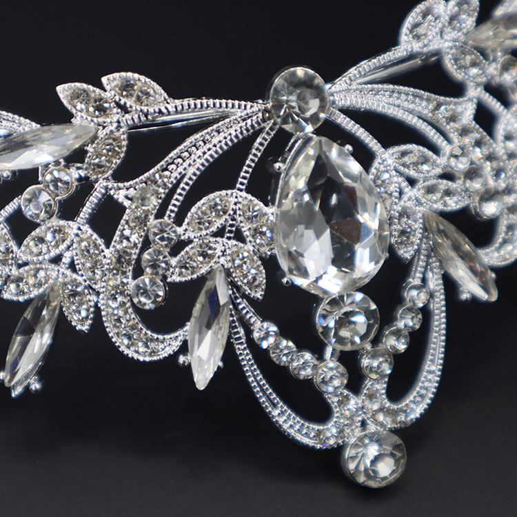 Corona de diamantes de imitación de alta gama estilo INS para fiesta nupcial, elegida por influencers para sesiones de fotos.
