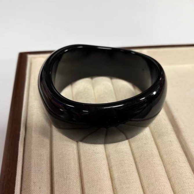 Black (inner diameter 66.8 weight 67.2 grams)