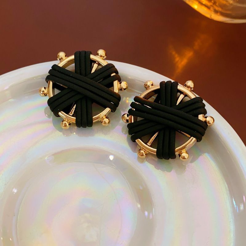 銀の針の黒色の水晶の項の幾何学のピアスの小さい大衆の百合のイヤリングのファッションの気質の軽くて豪華な高級感の耳飾りの卸売り