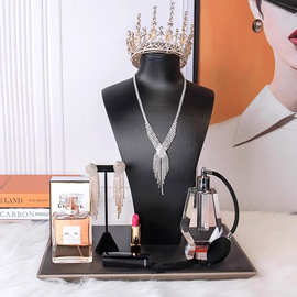 简约样板房衣帽间梳妆台摆件颈模项链香水晶瓶道饰品软装展厅高端