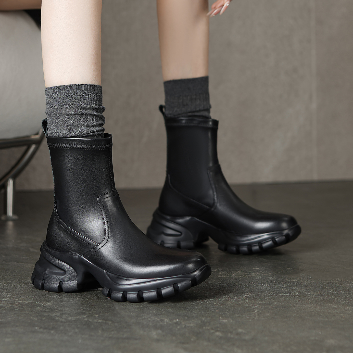 Boot da Chelsea nữ đế dày tăng chiều cao, cổ thun co giãn, dáng ôm chân — Lót nhung đen, Trong danh sách đen