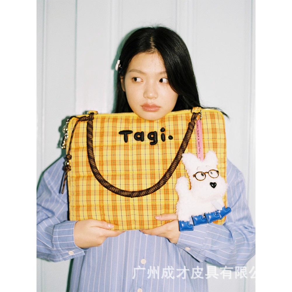 Tagi. almohadas tejidas, bordados, cuentas encadenadas, bolsos de computadora a prueba de golpes a prueba de caídas en un solo hombro, bolsos de computadora portátiles