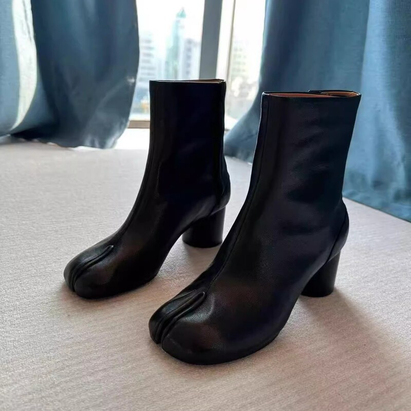 In-Stock Martin Boots Pig's Trotters Split-Toe Short Boots Women's Slip-On Chunky Heel Mid-Heel Retro Chelsea Boots Women