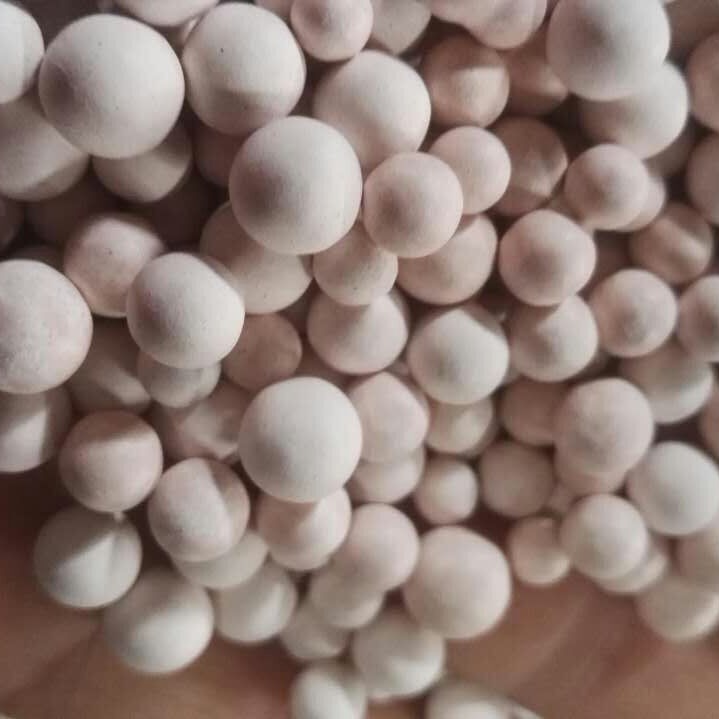 批发各种规格亚硫酸钙球除氯球麦饭石球白陶瓷球电气石球远红外球