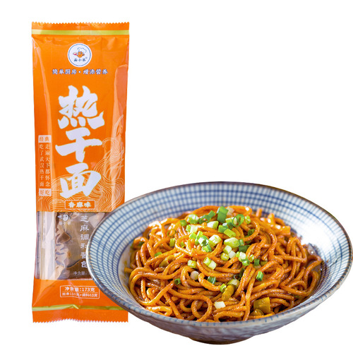 Wuhan hot dry noodles, a Hubei specialty, alkaline noodles, dry mix noodles, noodle strands, instant seasoning includes eggplant