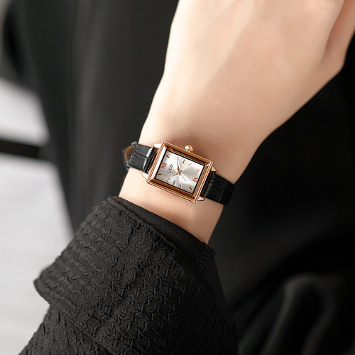 歌迪手表女年新款小众学生简约小方表时尚潮流女士皮带手表