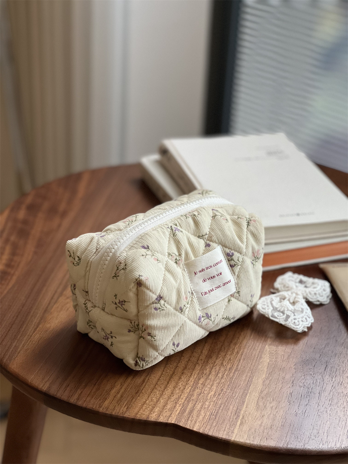 30g Weight Canvas Lining Material Zipper Closure Type / Strap Type Cosmetic Bag Bags Type Holiday, Daily Occasion Corduroy Material Heart Shape, Flower Pattern All Seasons Season Women's Gender Classic Style Style Square Shape Classic Style Heart Shape Flower Corduroy Square Makeup Bags 22