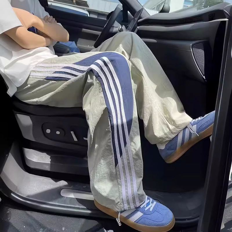 Summer dopamine quick-drying casual pants men's trendy three-bar contrast color loose straight American sports paratrooper pants Summer dopamine quick-drying casual pants men's trendy three-bar contrast color loose straight American sports paratrooper pants