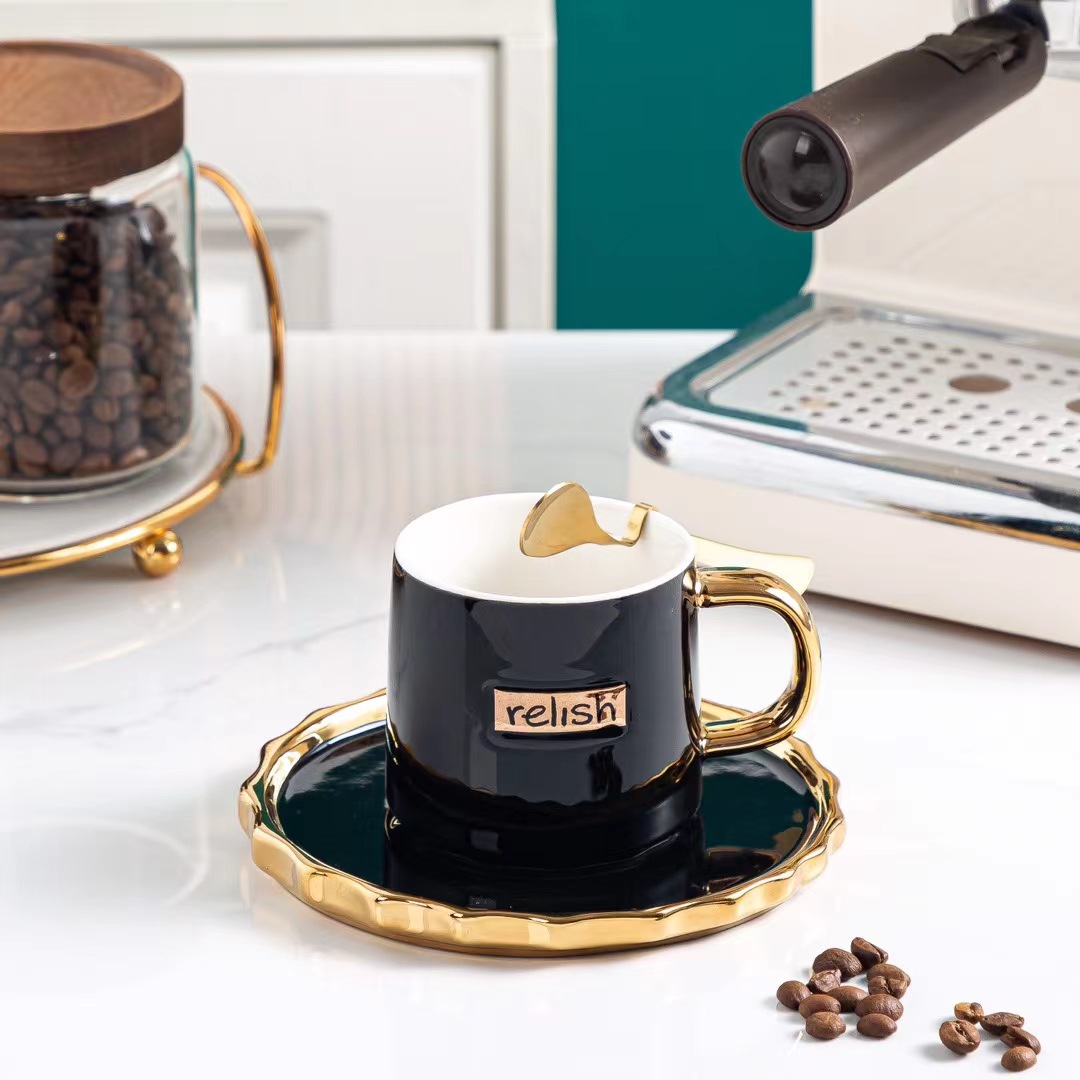Estilo nórdico de cerámica chapado en oro taza de café y platillo traje regalo taza de té de la tarde taza de bebida personalizada taza de oficina