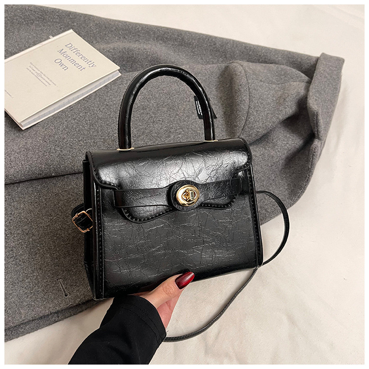 Moda 2025 primavera y verano nueva versión coreana de la retro Kelly bolso femenino 100 bolsos de hombro, nicho, bolso casual simple