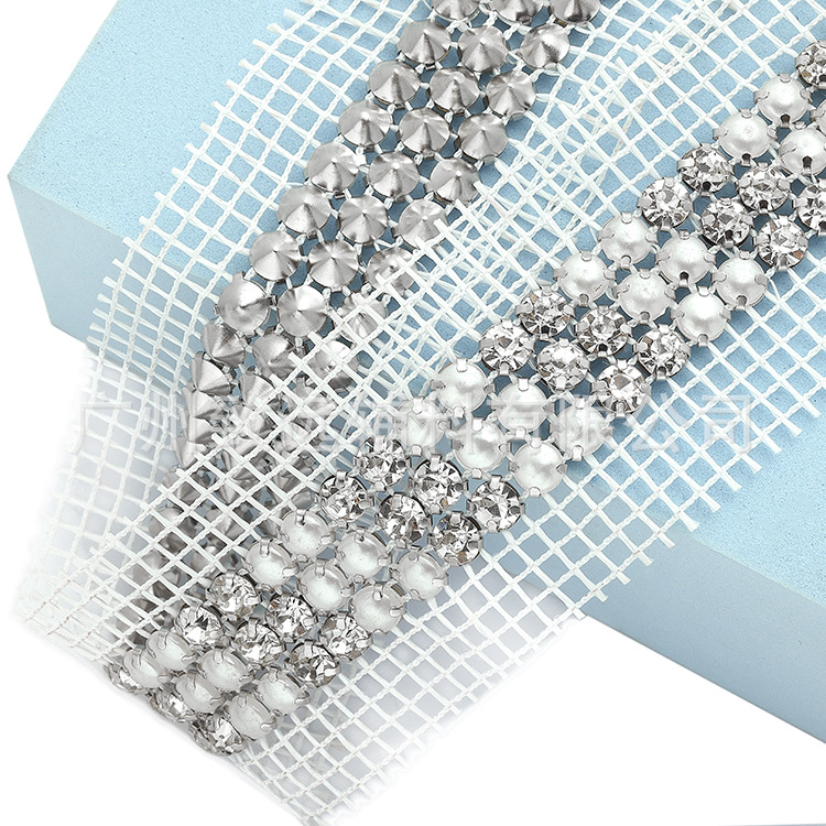 Venta directa de fábrica de joyería de diamantes de imitación de 3 hileras con malla inclinada, cadenas de diamantes de imitación, accesorios para prendas de vestir, accesorios para zapatos y bolsos, accesorios para el cabello, pinzas para el cabello, accesorios DIY.