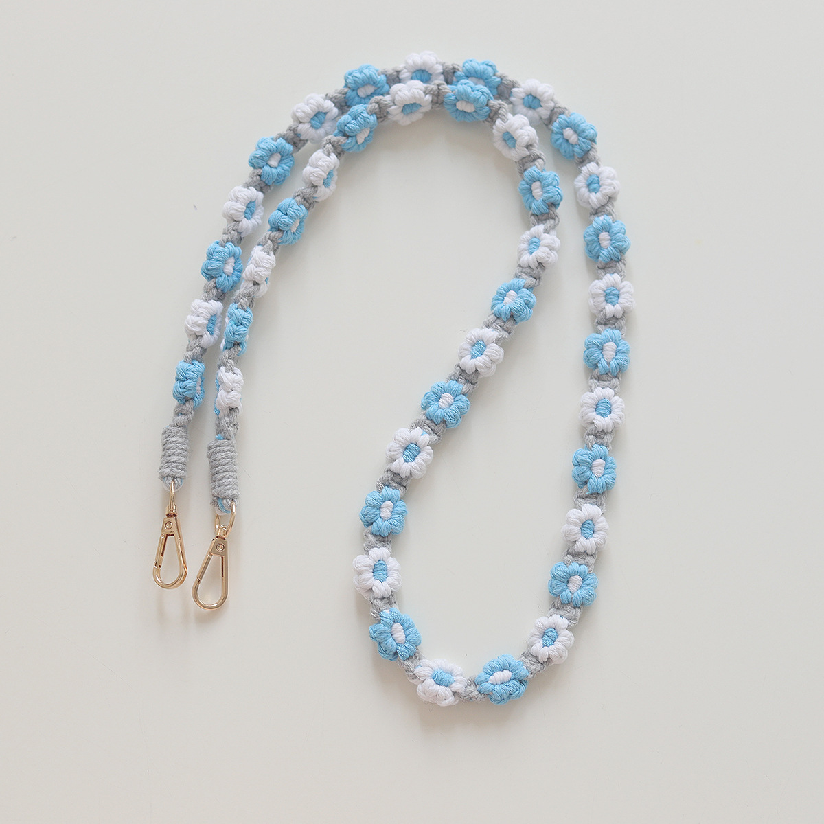 색상은 화이트, 블루, 그레이 2가지