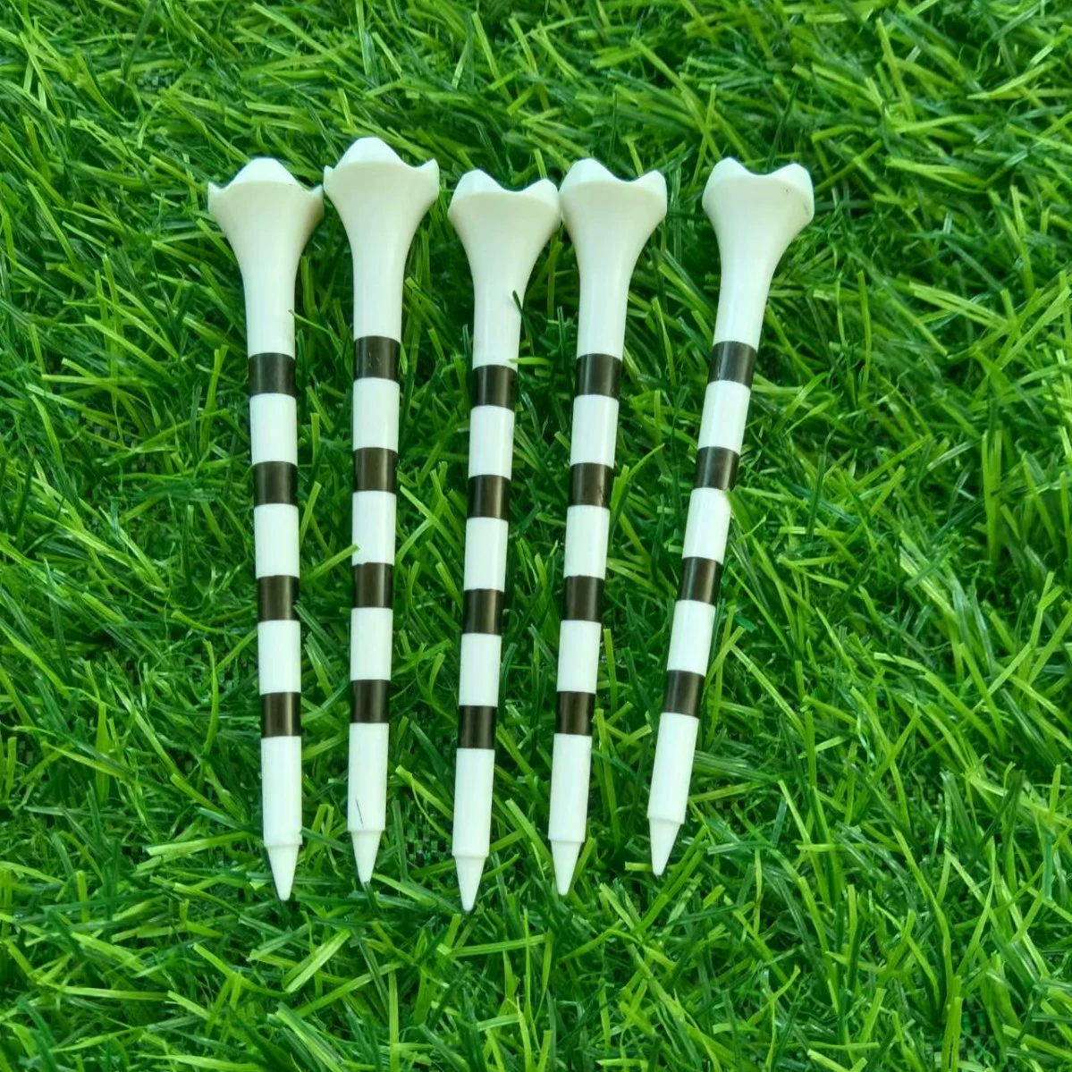 Производитель белых пластиковых гольф-ти с полосками, пластиковых шипов для гольфа с полосками и пластиковых мячей T83 мм на заказ