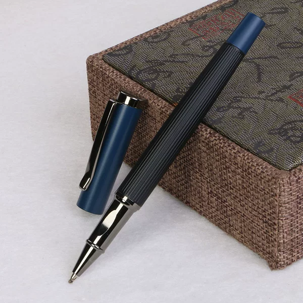 Morandi metal signature pen, business ballpoint pen, conference and event gift pen, high-quality and comfortable to hold, neutral pen