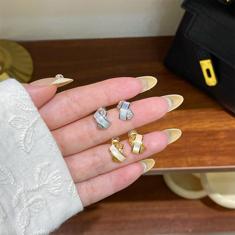 欧美时尚精致轻奢气质百搭交叉贝母锆石耳钉小巧简约高级感耳饰女