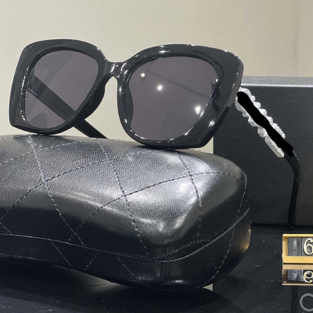 fashionable retro trend sunglasses