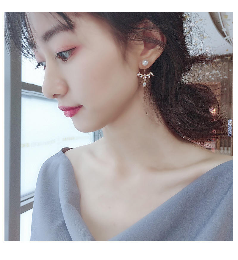 Korean Fashion Simple Pearl Earrings display picture 6