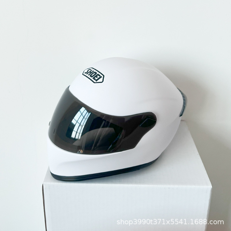 Motocicleta oso casco muñeca tensión oso gato afortunado motocicleta cola caja asiento trasero decoración modelo casco pequeño