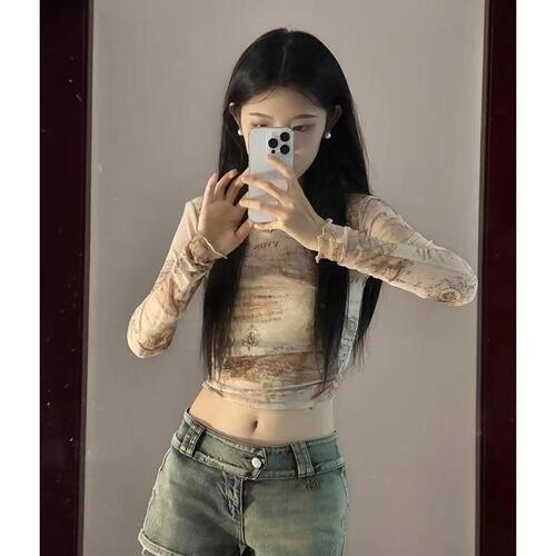 Sexy bottoming top niche autumn and winter tie-dye retro navel-baring long-sleeved T-shirt for women with chic design high waist 2025