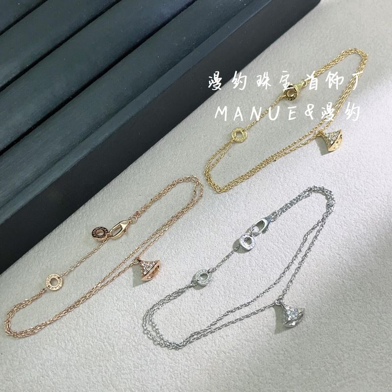 High-Quality V-Shaped Full Diamond Mini Skirt Double-Layer Bracelet for Women, Old Money Style, Thick 18K Gold-Plated European and American Elegant Jewelry