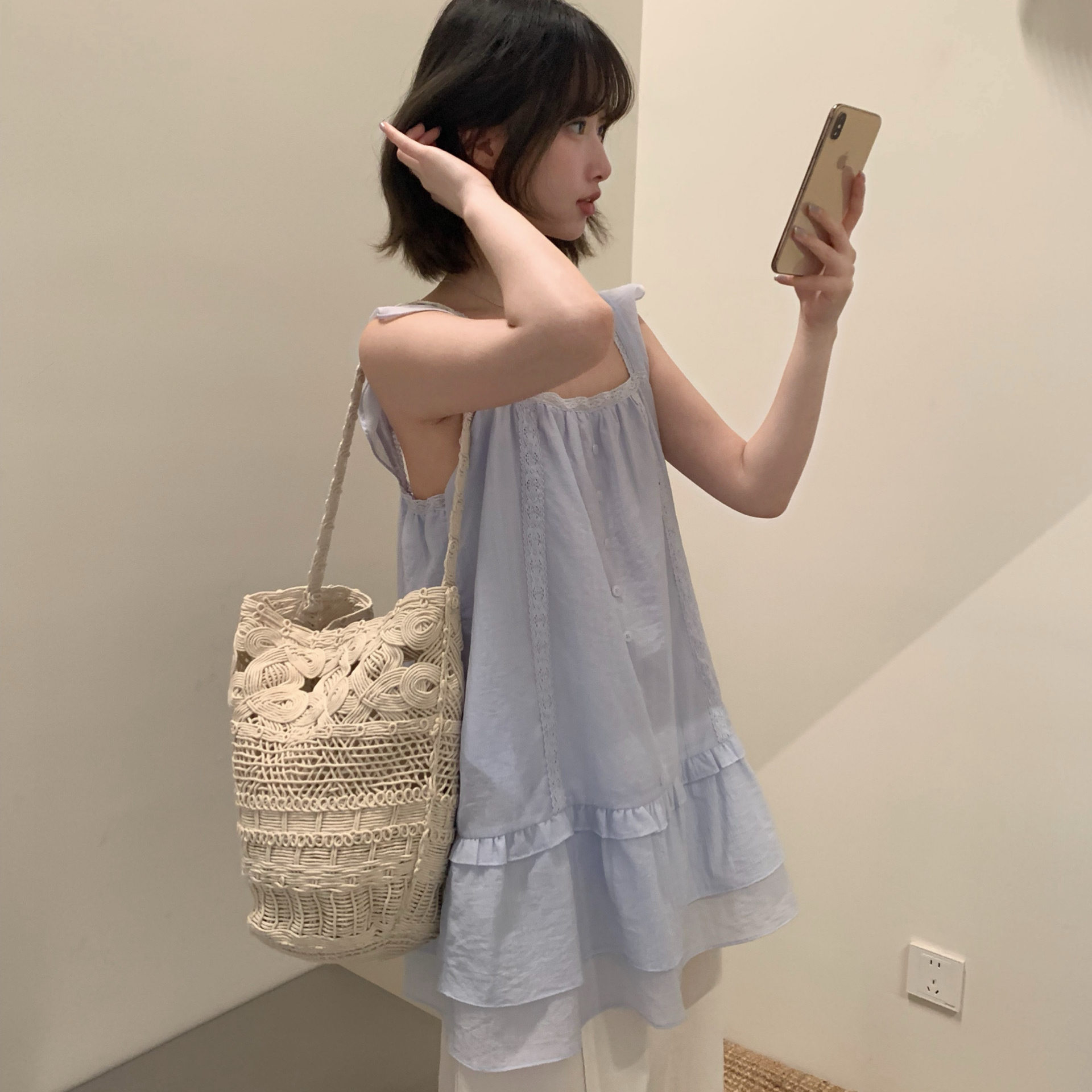 Áo hai dây phối ren xếp tầng phong cách đồng quê Pháp, tay lỡ xòe nhẹ, dáng suông thoải mái — xanh đậm, màu hồng, màu trắng, Xanh da trờicolor