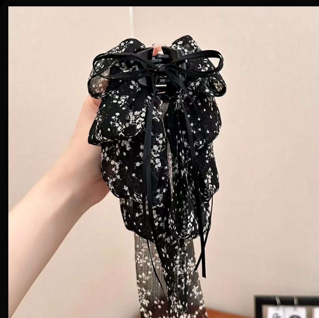 흑백 꽃무늬 그리퍼