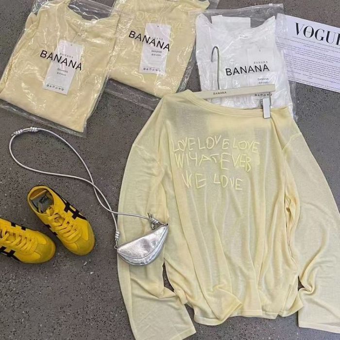 韓国の夏のファッショナブルな斜め襟フォームレタープリントレイジー長袖Tシャツ日焼け止めシャツ女性用ルーズオフショルダートップ|undefined