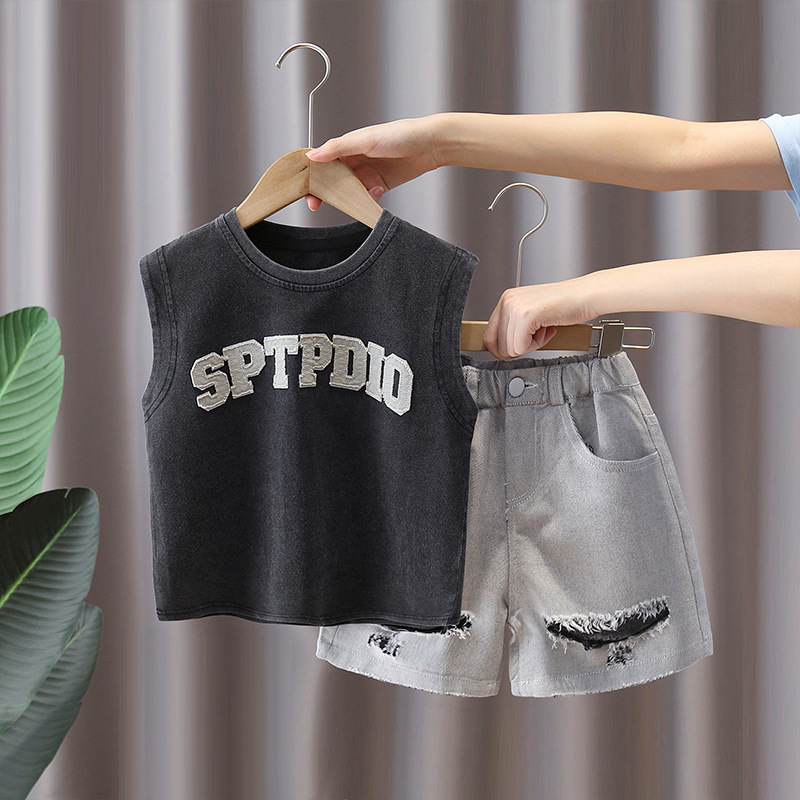 7403 traje de verano para niños 2025 nuevo chaleco sin mangas para niños de dos piezas pantalones cortos de mezclilla rasgados de verano