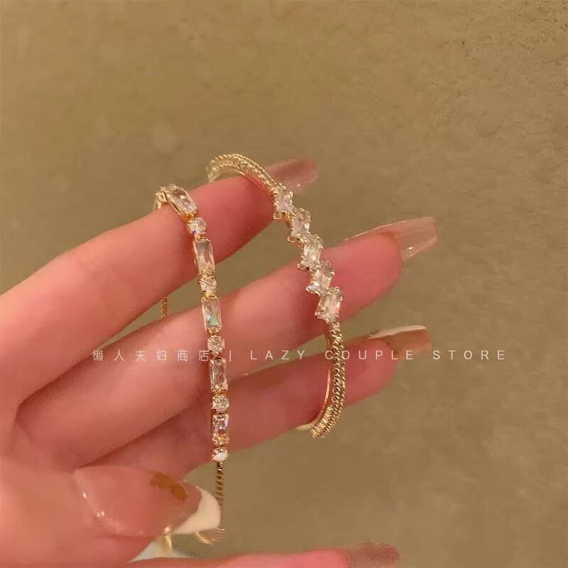 Aesthetically on point! Sparkling cubic zirconia pull-out bracelet for women, offering a light luxury and sophisticated feel, exuding elegance, suitable for layering