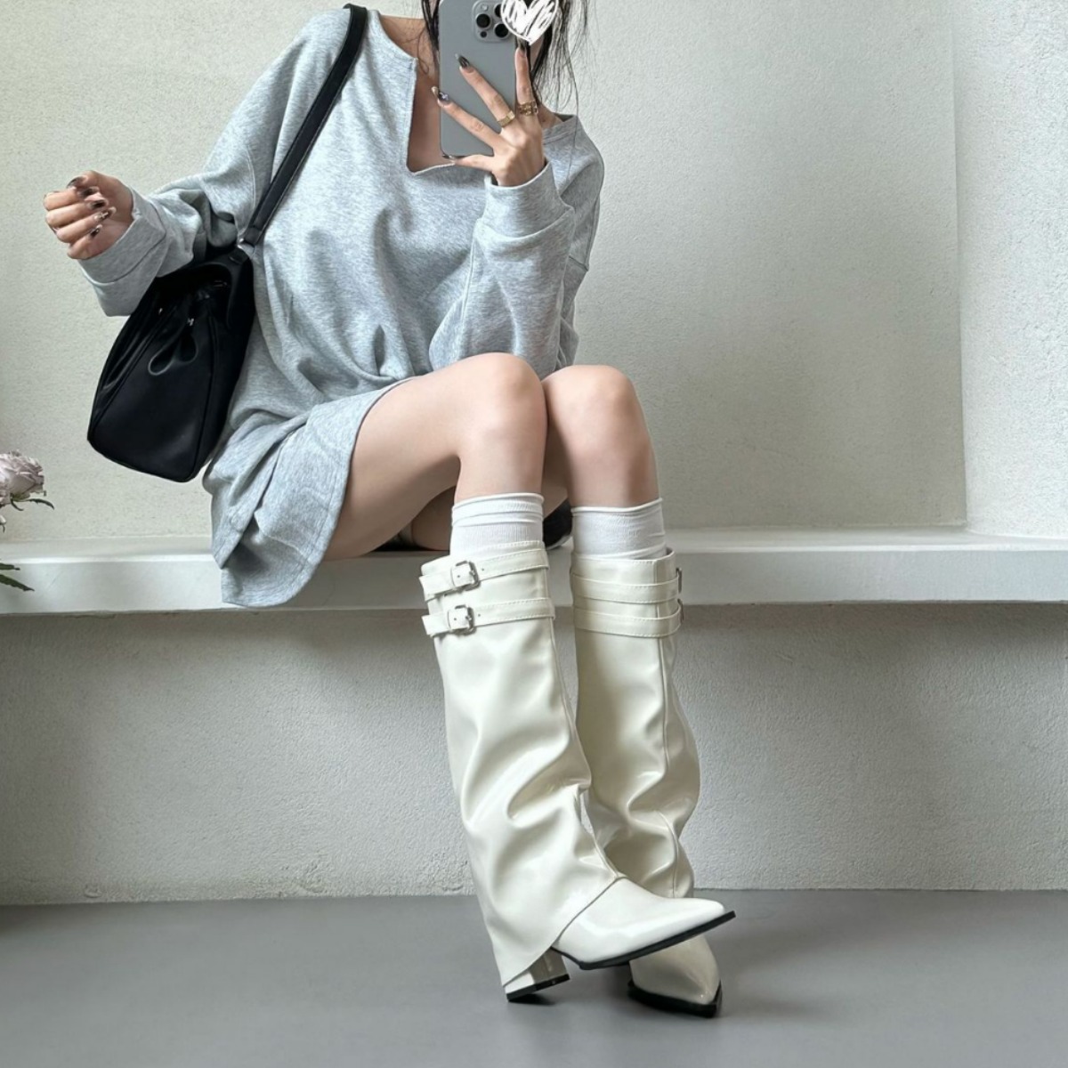 High boots pointed-toe