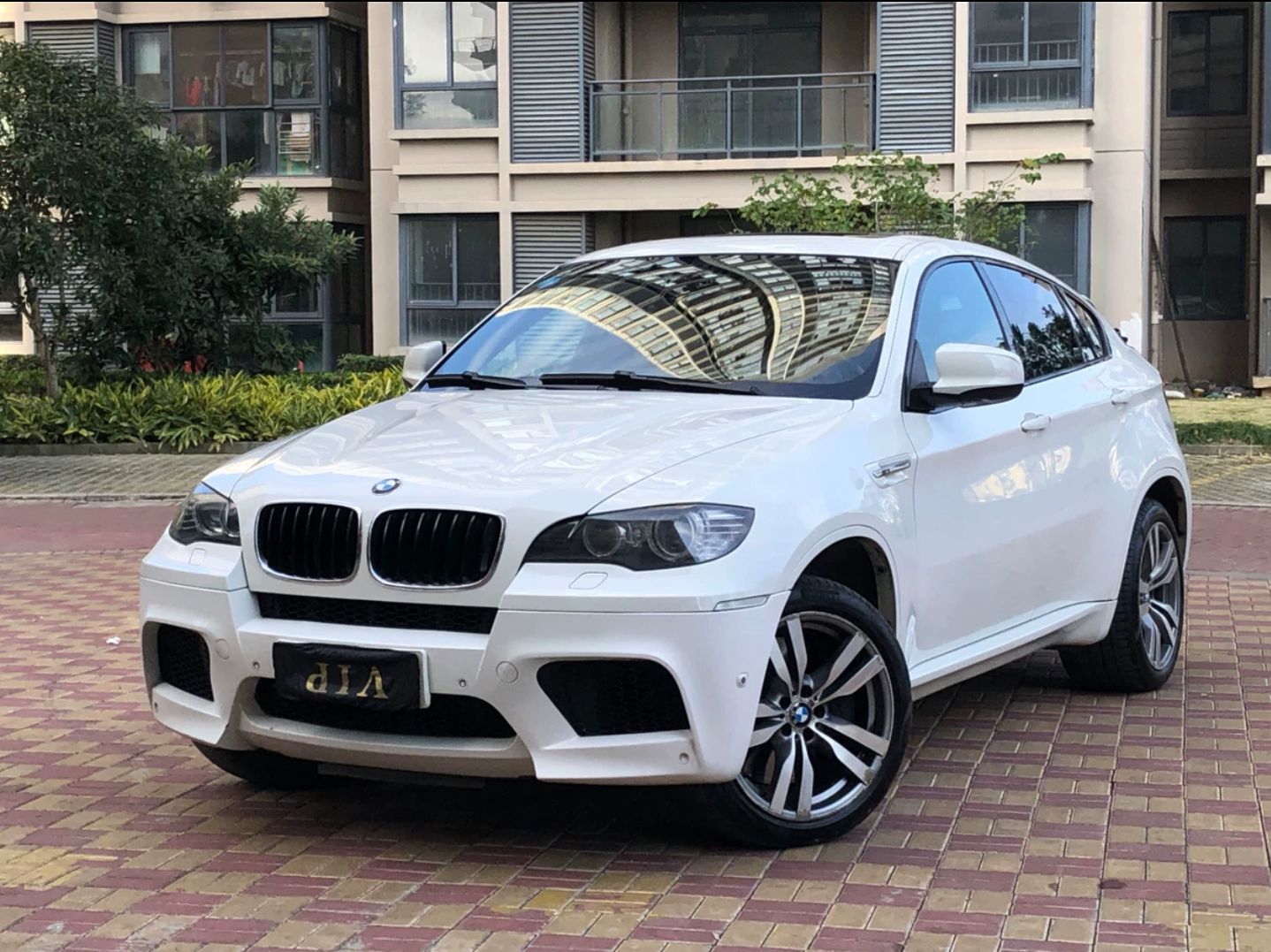 Suitable for 2008-2015 BMW X6 E71 modified to X6M front bumper and rear bumper injection molded PP modified body kit