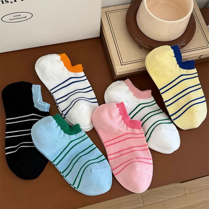 Calcetines de barco de mujeres japonesas rayas de color contrastante calcetines invisibles al por mayor no caen tacones primavera y verano delgados calcetines de mujer lindos