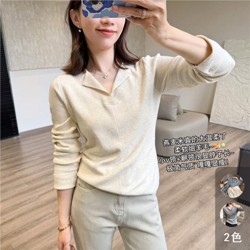 Perfectly Versatile! Thin Knit Sweater with a Collar That Accentuates the Collarbone, Elegant V-Neck, Regular Shoulder Fit, Fine Wool Blend, Long-Sleeve T-Shirt, Slimming Top