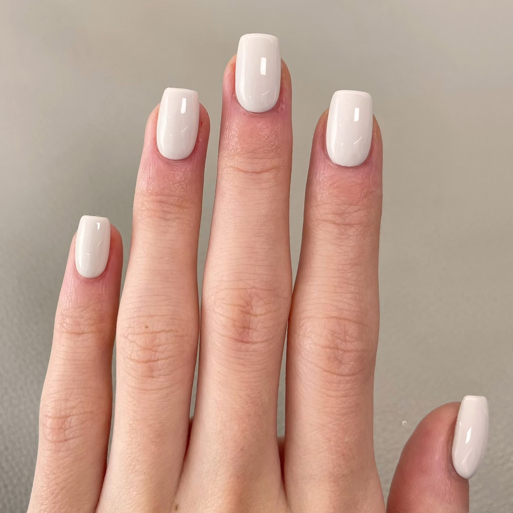 24 piezas de leche blanca sólida desgaste de uñas falsas temperamento de la cara normal de uñas falsas comercio exterior de estilo universal corto redondo manicuras