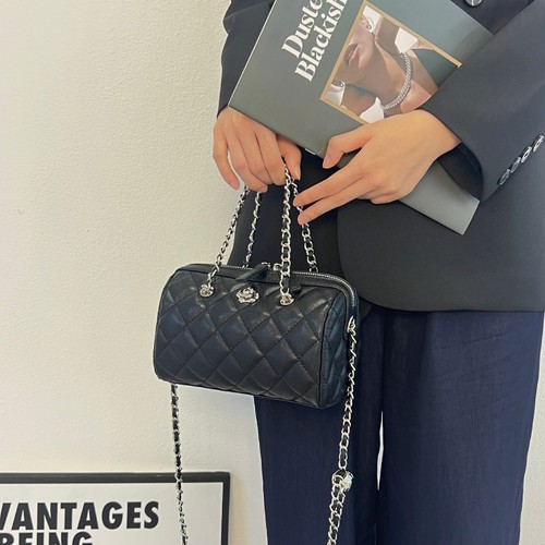 New Chanel-style Camellia Pattern Grommet Chain Bag for Women, Fashionable and Versatile Shoulder or Crossbody Bag with a Sense of Elegance, Pillow Bag