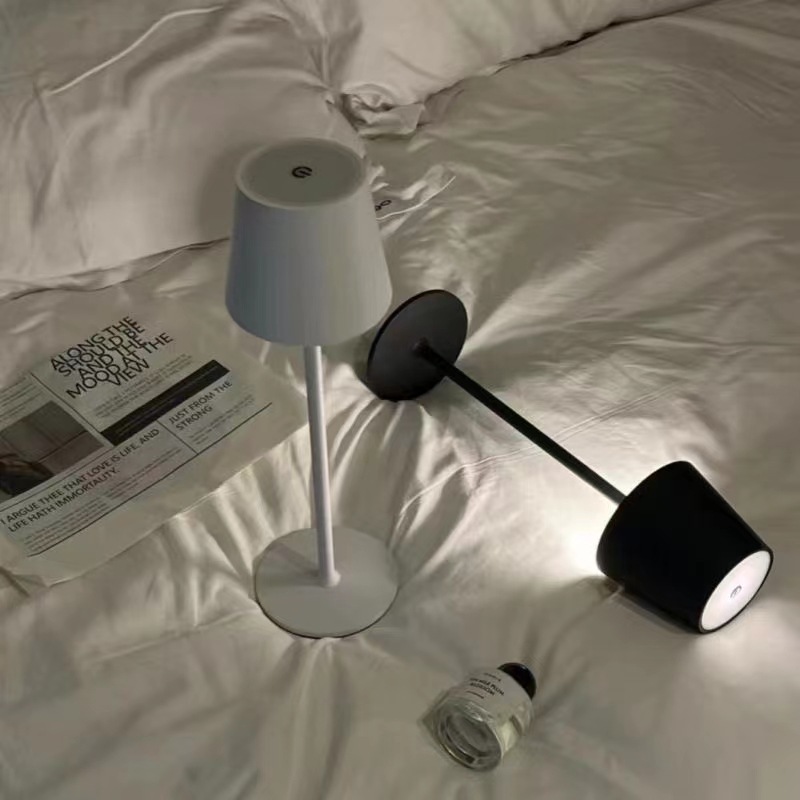 Transfronterizo LED recargable luz cambiante luz de la noche restaurante claro bar faro mesa de comedor mesa de bar creativo pequeña lámpara de mesa