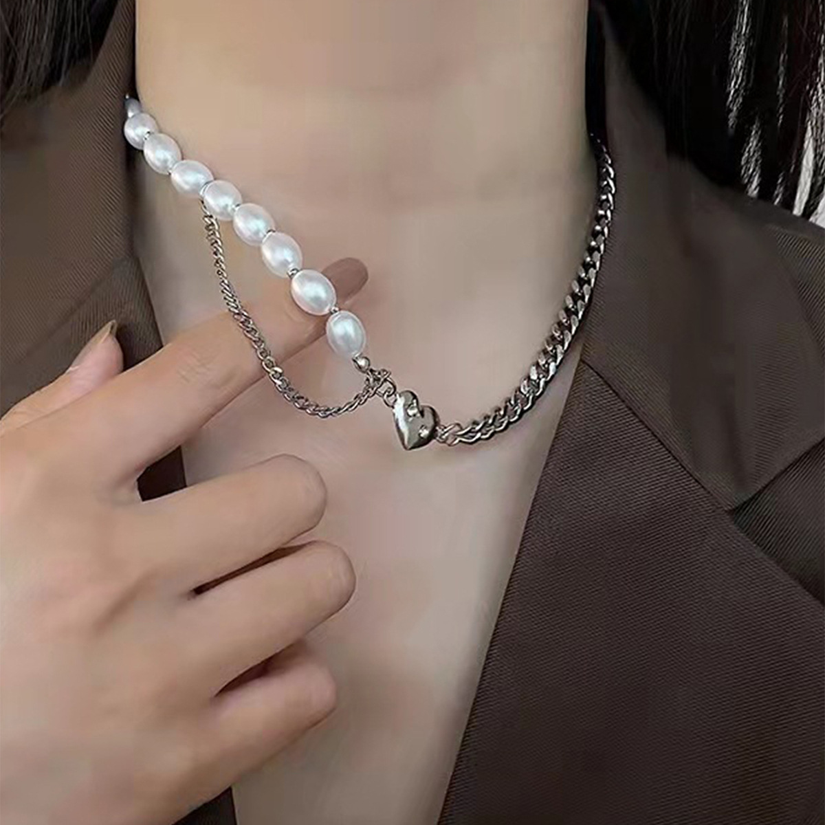 Fashion Pearl Beaded Clavicle Chain Heart Pendant Titanium Steel Necklace display picture 2