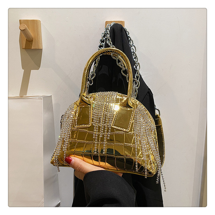 Femmes Faux Cuir Couleur Unie Vêtement De Rue Strass Gland Coquille Fermeture Éclair Sac Dôme display picture 6