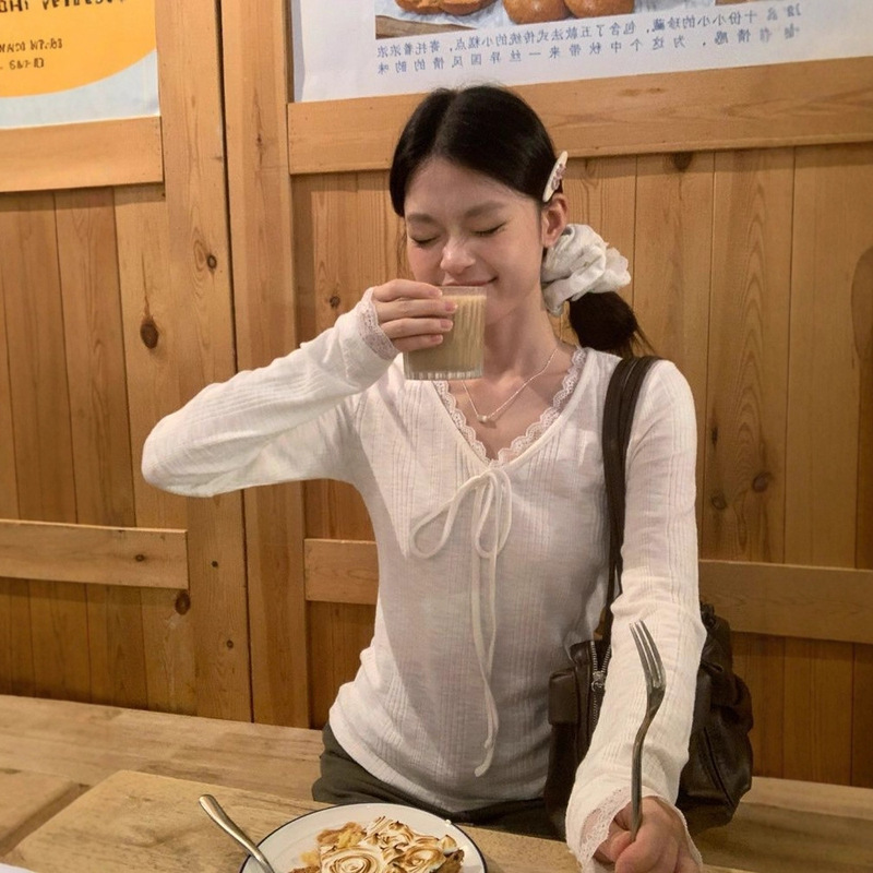 White Textured V Neck Long-Sleeved T-Shirt for Women Autum New Lace Slimming Look Design Strappy Top