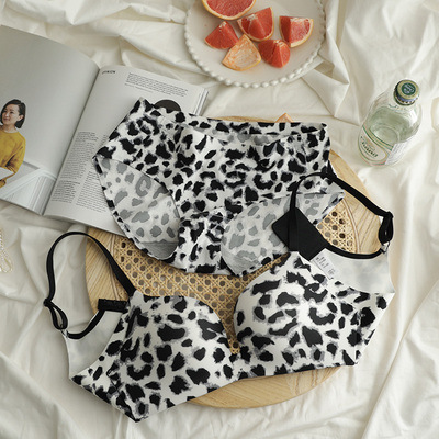 1804 sexy sujetador estampado de leopardo traje inalámbrico pequeño pecho plano Sujetador push up ajustable de una sola pieza de ropa interior sin costuras