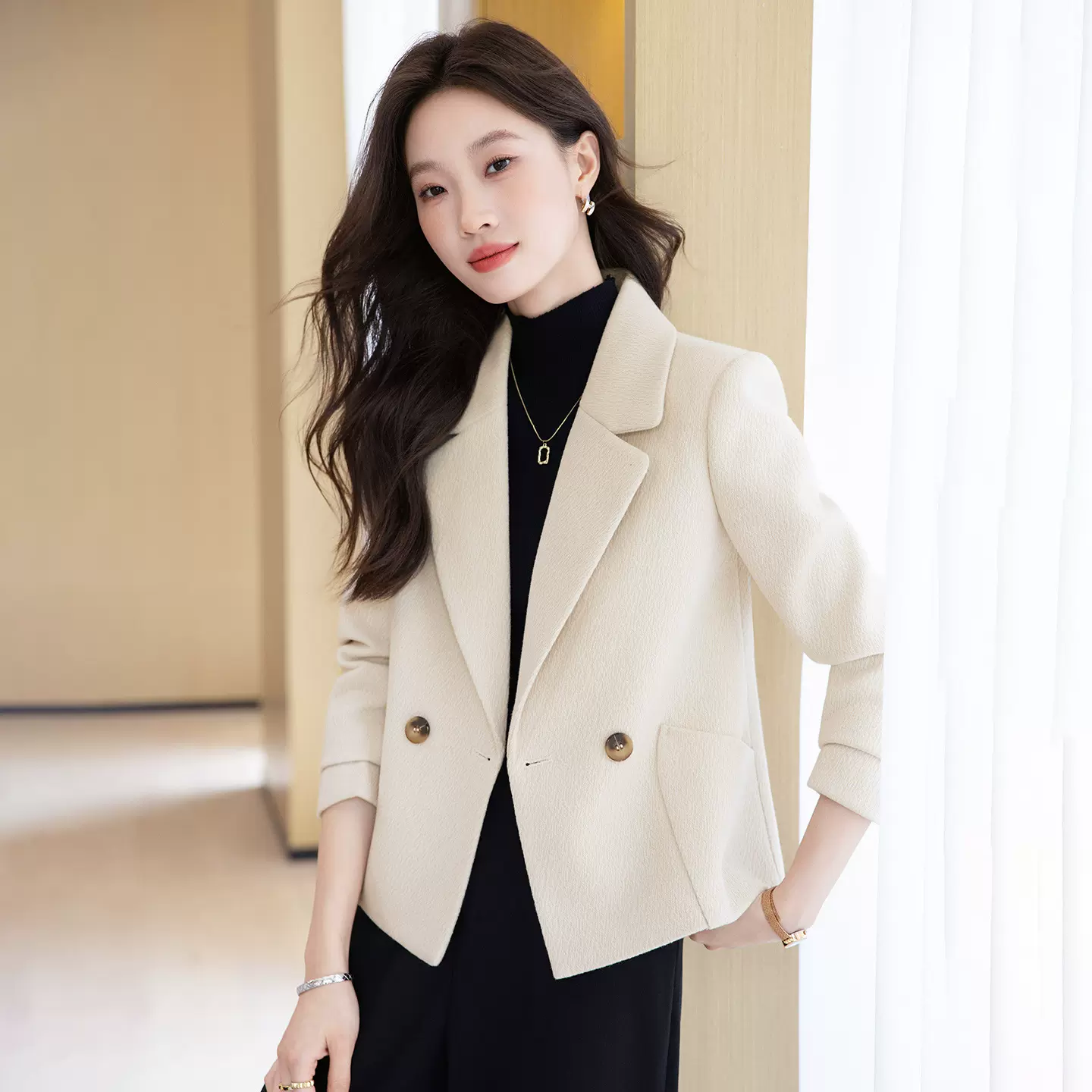 毛呢小西装短款外套女2025新款秋冬时尚气质休闲洋气减龄西服上衣