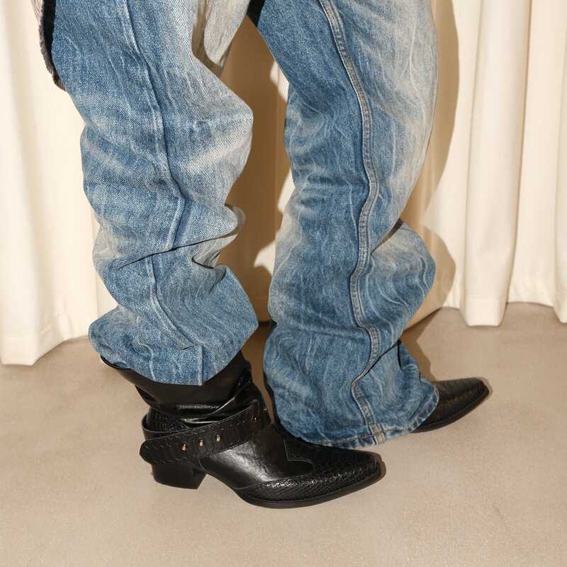 First Encounter with the Pleated Western Short Boots for Women, Slimming Motorcycle-Style Chunky Heel Black Pointed-Toe Riding Boots First Encounter with the Pleated Western Short Boots for Women, Slimming Motorcycle-Style Chunky Heel Black Pointed-Toe Riding Boots