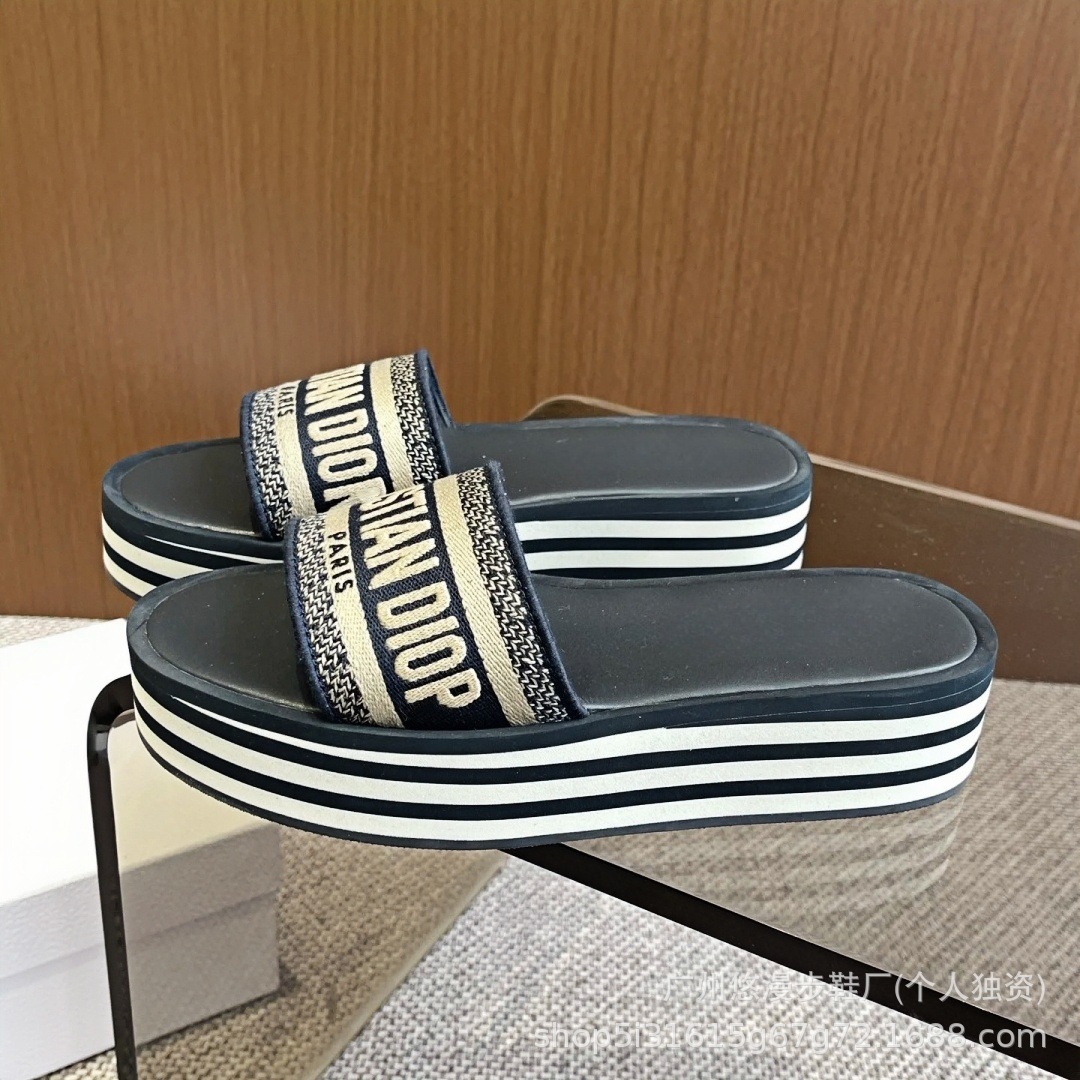 D letras zapatillas para mujeres de verano 2026 cuerdas de cáñamo casuales de fondo grueso versátil altura de playa zapatillas frías