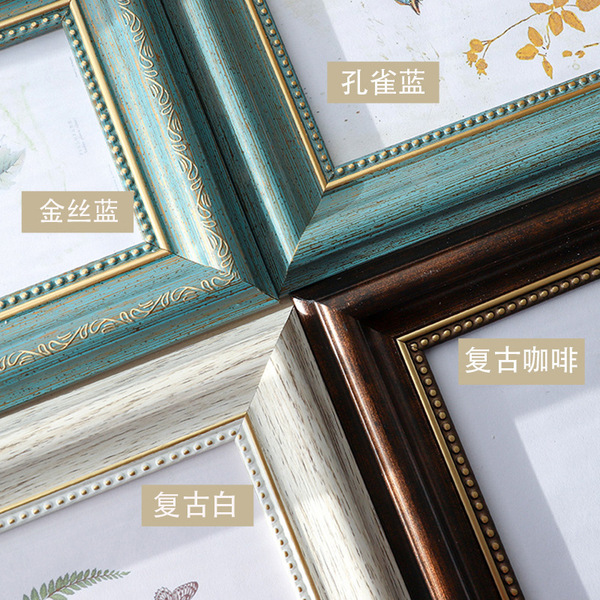 The US European -style wedding dress is made into a photo frame.